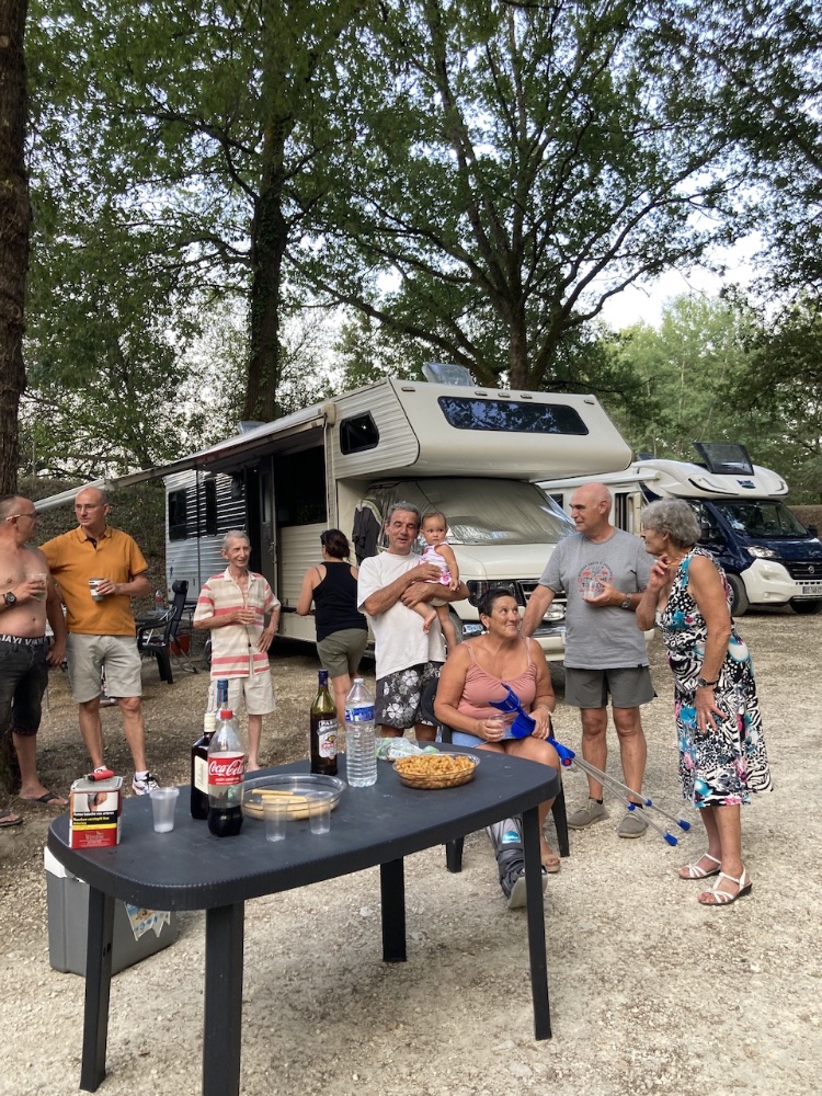 Aire camping-car à Bosset (24130) - Photo 27